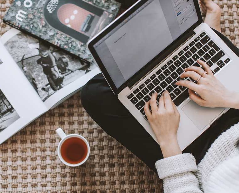 Promovarea online şi offline îţi oferă vizibilitate şi trebuie să fie în centrul preocupărilor tale, pe lângă alte sarcini.