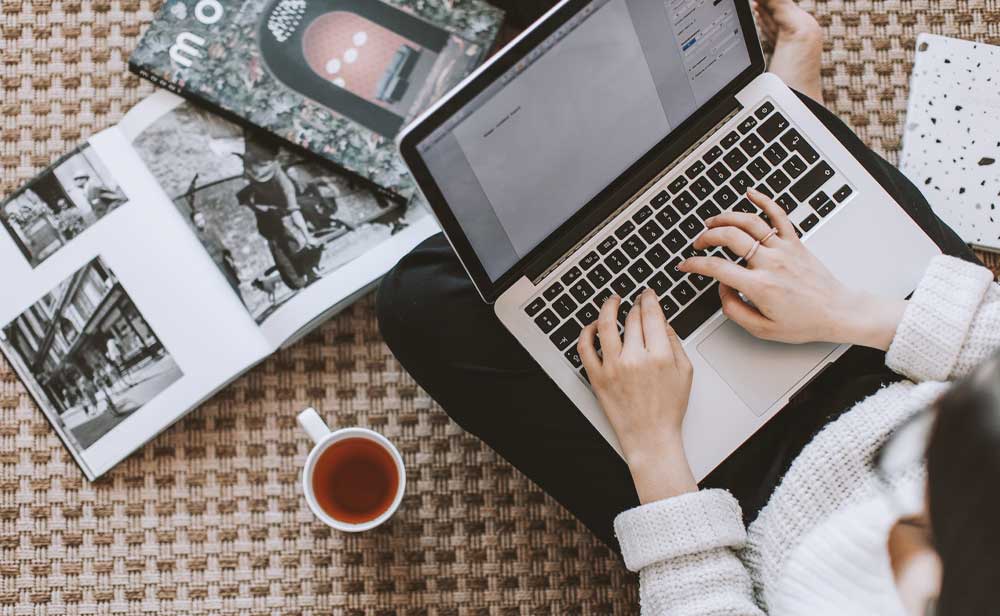 Promovarea online şi offline îţi oferă vizibilitate şi trebuie să fie în centrul preocupărilor tale, pe lângă alte sarcini.